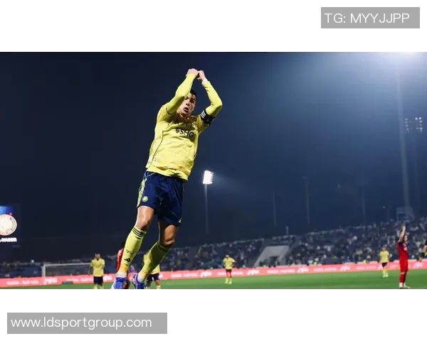 C罗本赛季表现出色代表俱乐部和国家队出战17场贡献16球2助攻