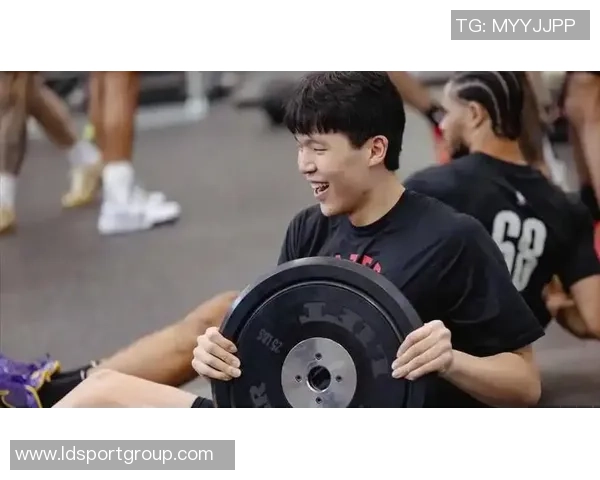 瀚森在比赛中展现出自信与进步逐渐找到个人节奏的精彩表现