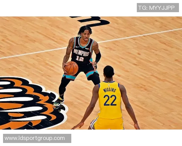 乌布雷半场表现全面贡献12分5板2助2断1帽展现全能实力