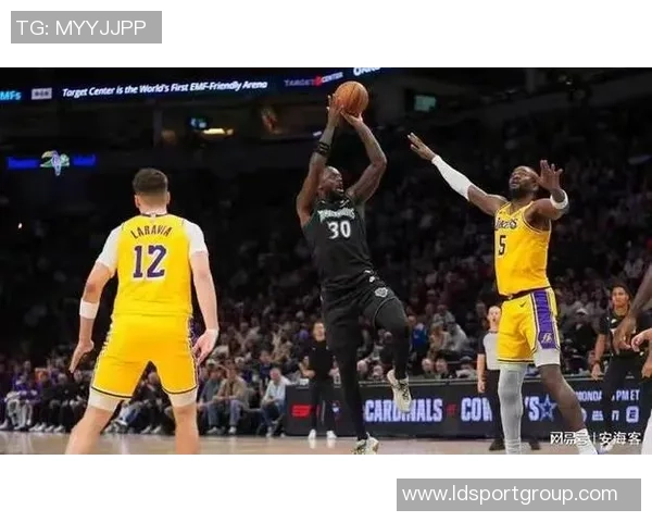 文班卡斯尔全力训练状态回暖前者缺阵对抗鹈鹕后者出战存疑